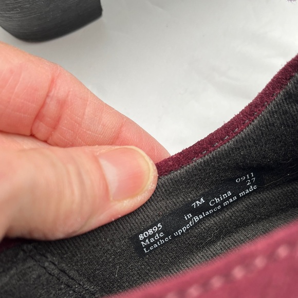 Clarks Bendables Suede Lace Up Heels Women 7 Burgundy Comfy Retro Academia Vamp - Picture 4 of 17